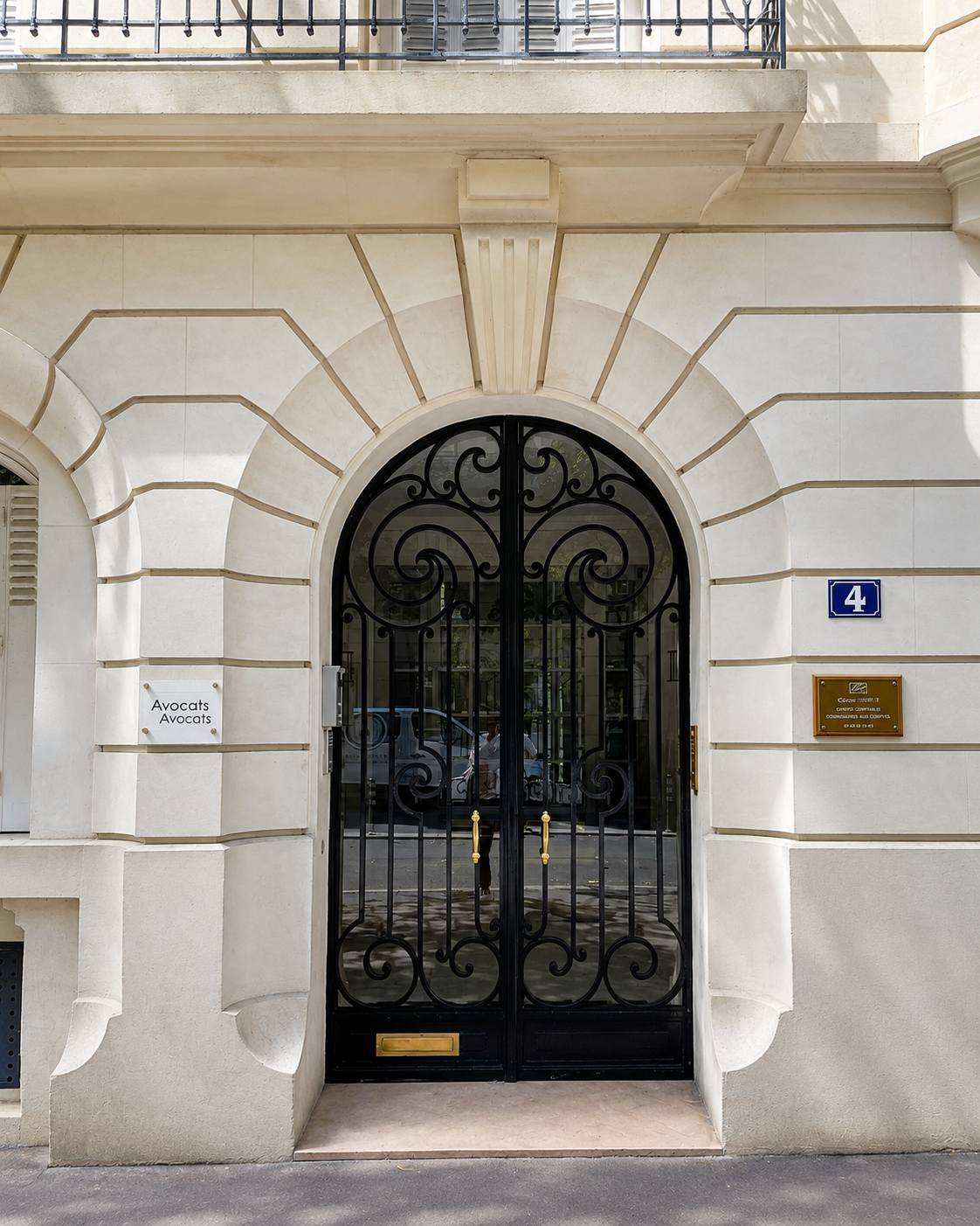 Entrée du cabinet de Maître BENAMRAM – Paris 16e